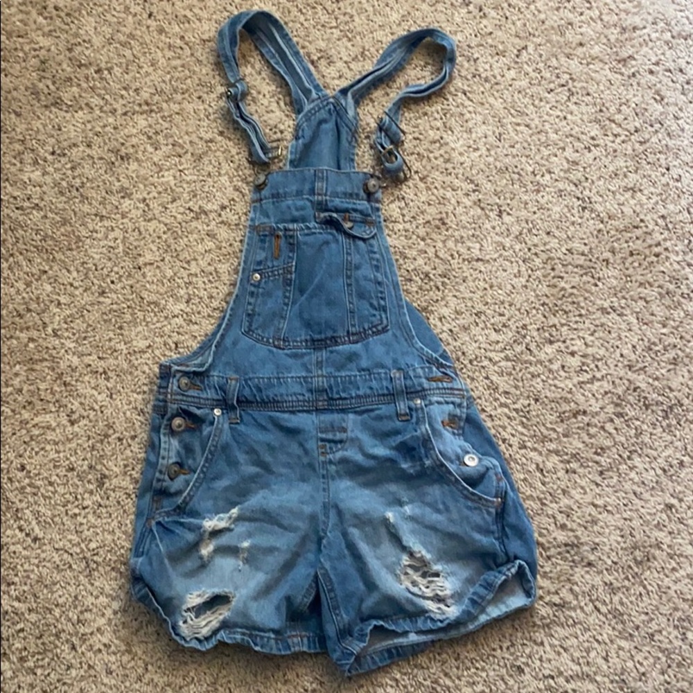 women’s overall shorts!